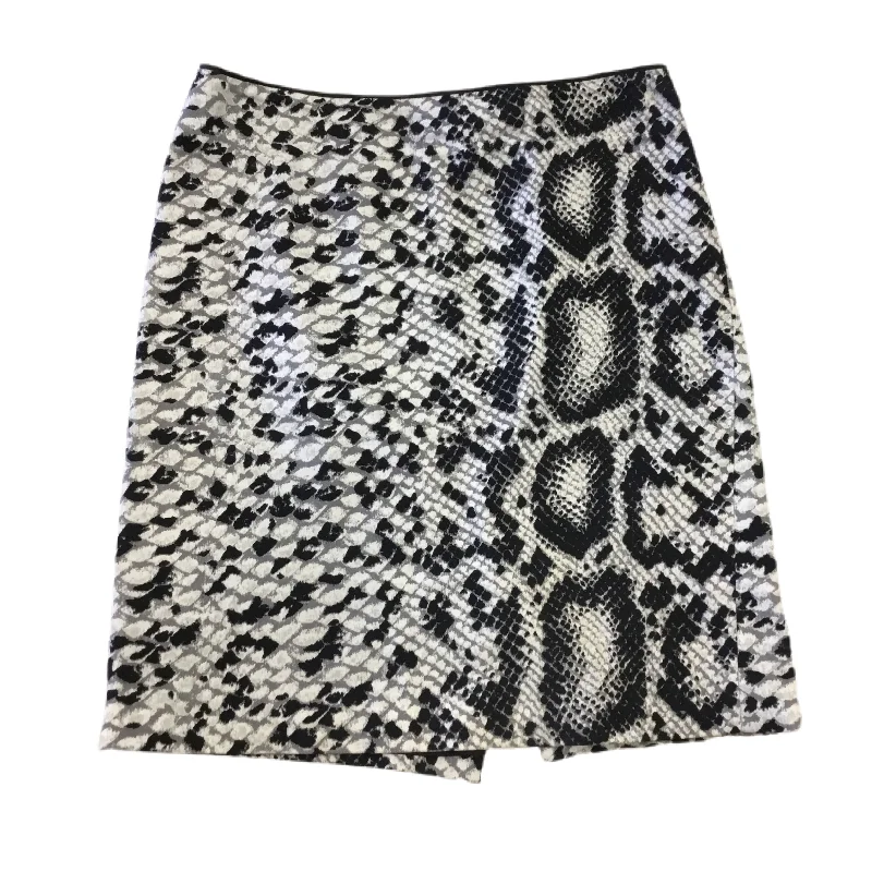 Skirt By White House Black Market  Size: 4