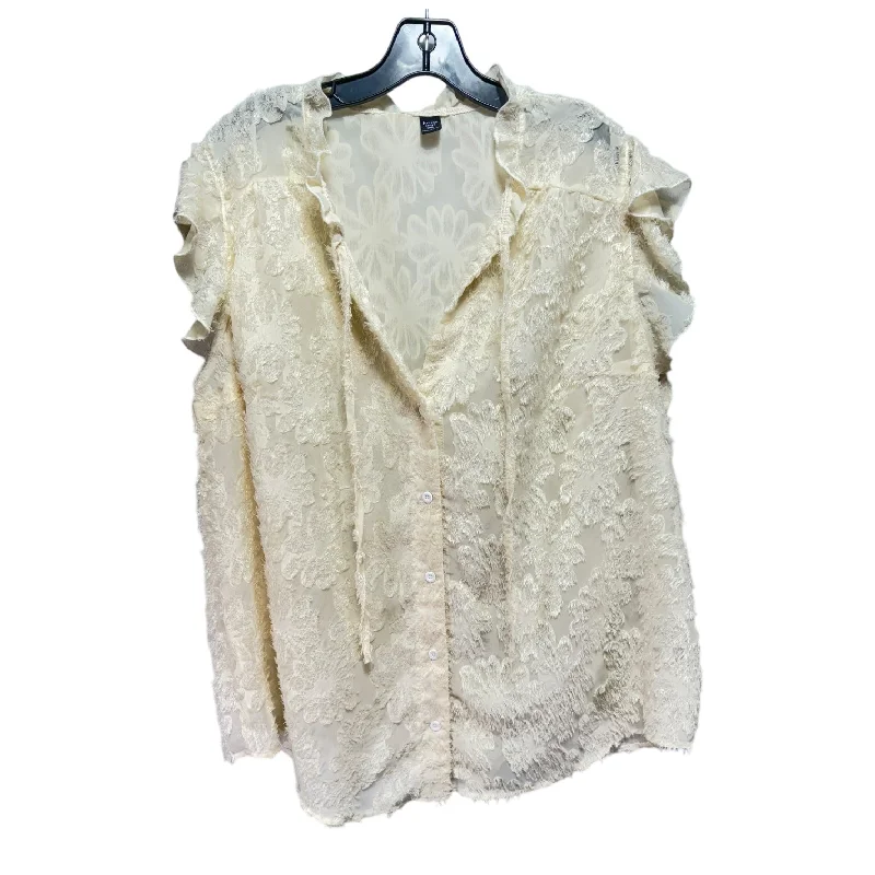 Top Short Sleeve By Joress In Cream, Size: 3x