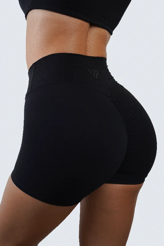 SLEEK SCRUNCH SHORTS - BLACK