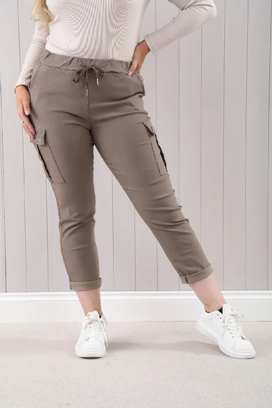 Cargo Magic Pants Mocha